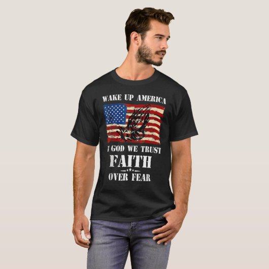 恐怖の日に信仰を信頼する神に米国を目覚める Tシャツ (正面フル)