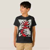 恐怖の赤い悪魔の顔 手で覆われたホラーアート Tシャツ (正面フル)