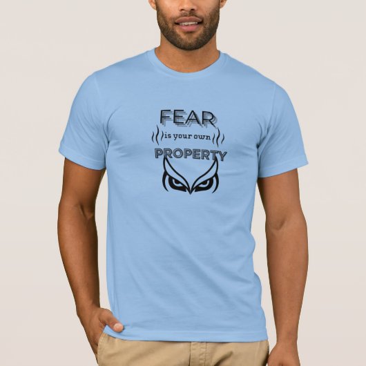 「恐怖は君のコントロールやる気を起こさせる- Tシャツ」 Tシャツ (正面)