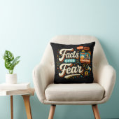 恐怖より事実 クッション (椅子)