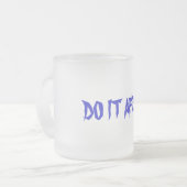 恐怖を感じながら実行 マグカップ (正面左)