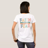 恐怖を超えたキリスト教の信仰 Tシャツ (裏面フル)
