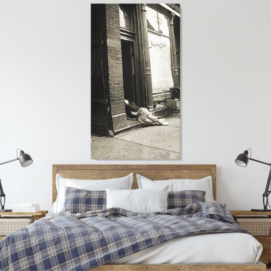 恐慌の時代の崩壊した女性のベビーのキャリッジ写真 キャンバスプリント (インサイチュ (寝室))