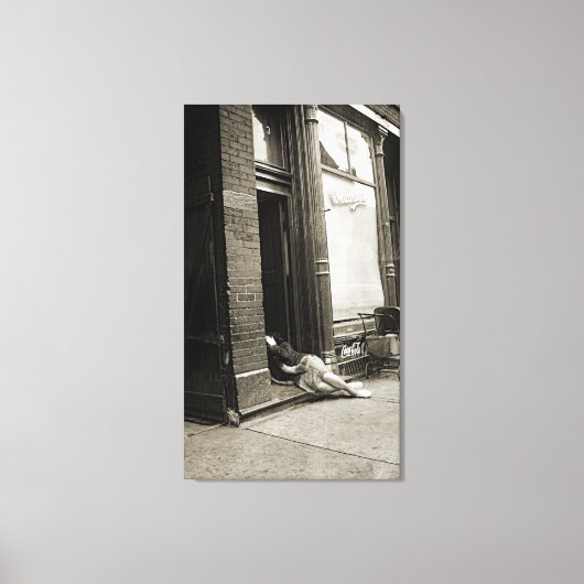 恐慌の時代の崩壊した女性のベビーのキャリッジ写真 キャンバスプリント (正面)