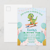 恐竜おもしろいスケートボード誕生日パーティーの少年 インビテーションポストカード (正面/裏面)