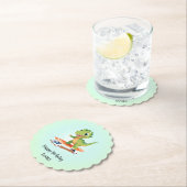 恐竜おもしろいスケートボード誕生日パーティーの少年 ペーパーコースター (インサイチュ)