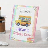 恐竜おもしろい新学期バスレインボー誕生日 台座サイン (インサイチュ)