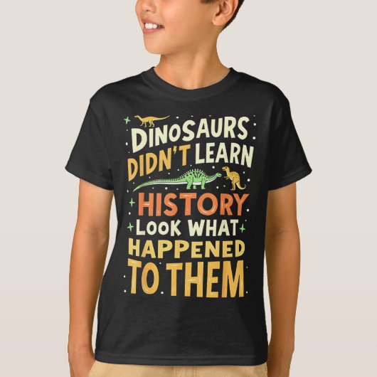 恐竜が好きな社会科の先生と生徒の子供たち Tシャツ (正面)