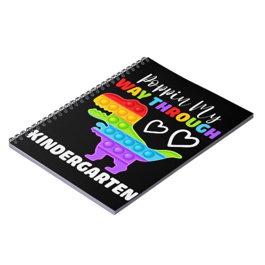 恐竜が幼稚園を通り抜ける ノートブック (左側)