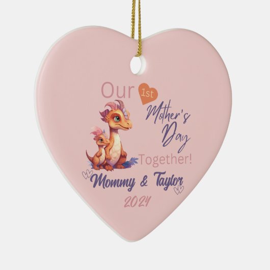 恐竜とベビー、私たちの最初の母の日の一緒 セラミックオーナメント (右)