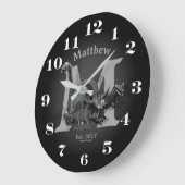 恐竜のイニシャルと日付 ラージ壁時計 (傾斜)