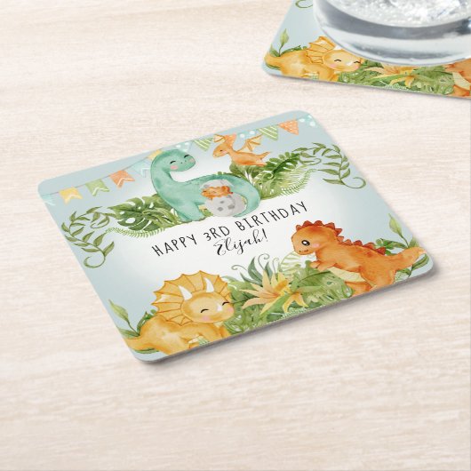 恐竜のジャングルのかわいい木の葉、3歳の誕生日パーティー  スクエアペーパーコースター (アングル)