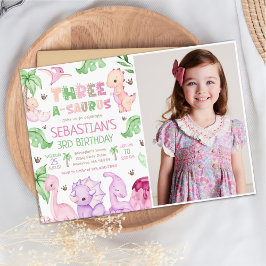 恐竜のスリー・ア・サウルスの女の子3歳の誕生日の写真 招待状