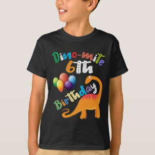 恐竜のディーノのかわいいダニの男の子のための第6誕生日プレゼント Tシャツ