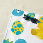 恐竜のパターン、可愛い恐竜、あなたの名前 ビーチタオル (インサイチュ)