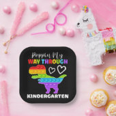 恐竜のポピンが幼稚園を通る ペーパープレート (パーティー)