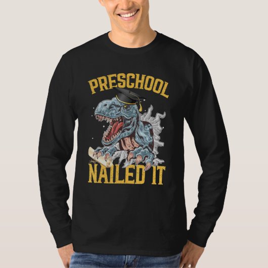 恐竜のモンスタートラック未熟児を釘付け Tシャツ (正面)