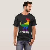 恐竜のレックスLGBTゲイプライド国旗Allysaurus Ally M Tシャツ (正面フル)