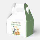 「恐竜の上を踏み越える誕生日 フェイバーボックス (正面サイド)