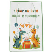 「恐竜の上を踏み越える誕生日 ミディアムペーパーバッグ (正面)