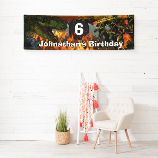 恐竜の世界が燃え盛るDIY時代の少年の誕生日 横断幕 (インサイチュ)