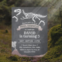 恐竜の化石の発掘の黒板誕生日