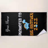 恐竜の卵孵化がビッグブラザーに昇格 ビーチタオル (正面)