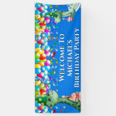 恐竜の吹き流しで輝くカラフル少年 横断幕 (縦)