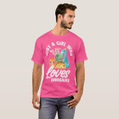 恐竜の女の子の恐竜を愛しているだけの女の子 Tシャツ (正面フル)