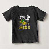 恐竜の少年たち 掘るのが楽しい3歳Tシャツ ベビーTシャツ (正面)