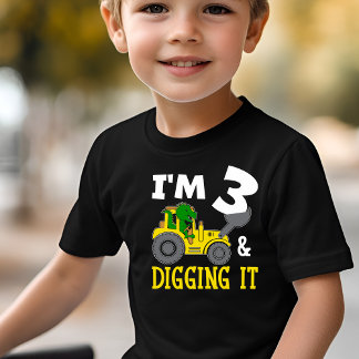 恐竜の少年たち 掘るのが楽しい3歳Tシャツ ベビーTシャツ