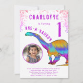 恐竜の最初の誕生日パーティーピンク写真 招待状 (正面)