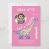 恐竜の最初の誕生日パーティーピンク写真 招待状 (正面)
