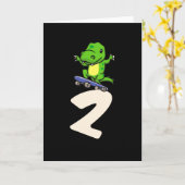 恐竜の第2バースデースケートボード子供たち男の子の贈り物 カード (黄色い花)