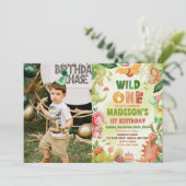 恐竜の緑のワイルドワンの誕生日の写真 招待状 (スタンド正面)