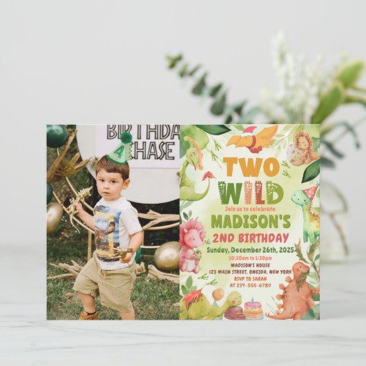 恐竜の緑2つの野生の誕生日の写真 招待状 (スタンド正面)