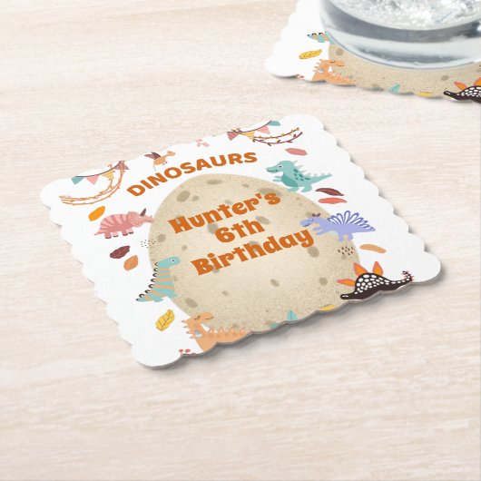 恐竜の誕生日パーティーと巨大なディノ卵 ペーパーコースター (アングル)