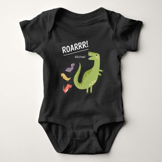 恐竜の轟音の緑のモノグラムの少年 ベビーボディスーツ (正面)