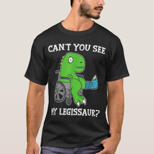 恐竜の面白いお見舞いギフト 骨折した足 Tシャツ (正面)