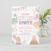 恐竜の3歳の誕生日招待状 女の子。可愛いベビー 招待状 (スタンド正面)