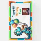 恐竜をテーマにした子供の誕生日パーティーパーソナライズされた 横断幕 (縦)