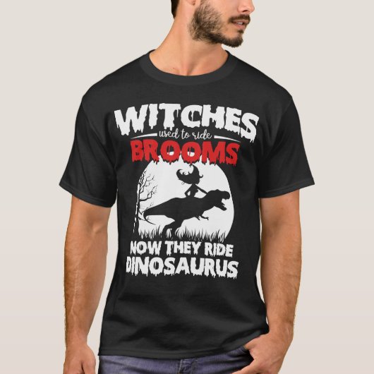 恐竜を乗せた魔女 Tシャツ (正面)