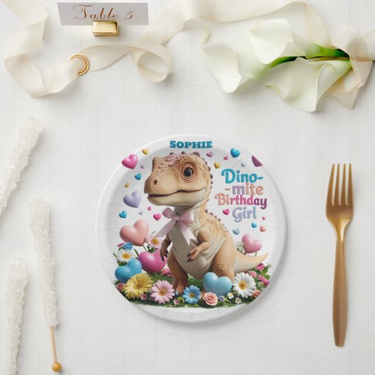 恐竜アドベンチャーガールハッピーバースデー ペーパープレート (ウェディング)