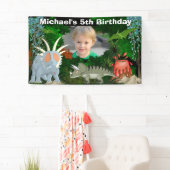 恐竜ジャングルの火山少年の誕生日写真 横断幕 (インサイチュ)