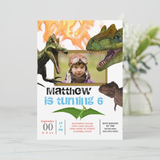 恐竜テーマの誕生日パーティーtレックス炎写真 招待状 (スタンド正面)