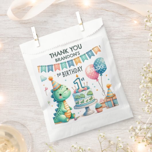 恐竜ディノの1歳誕生日パーティー フェイバーバッグ (クリップ留めされた状態)