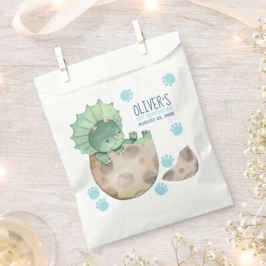 恐竜トリケラトプスボーイ1歳の誕生日パーティー フェイバーバッグ (クリップ留めされた状態)