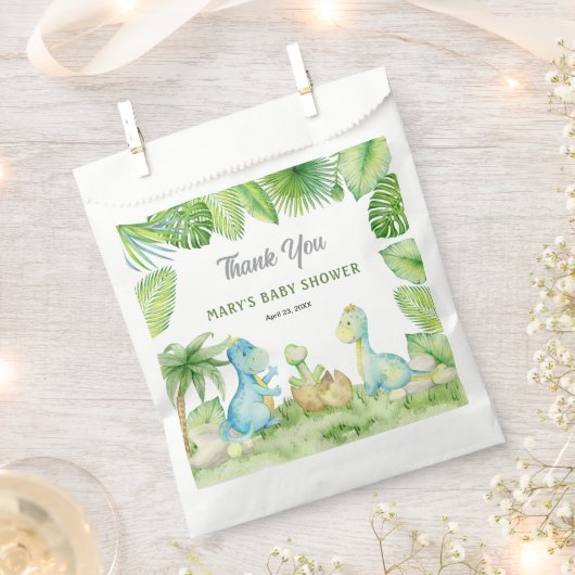 恐竜ベイビーシャワーのお礼 フェイバーバッグ (クリップ留めされた状態)