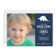 恐竜名門私立校風ののシルエット誕生日パーティーの写真