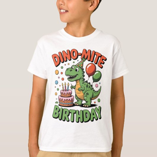 恐竜好きな子供のためのダイナソー柄バースデーTシャツ Tシャツ (正面)
